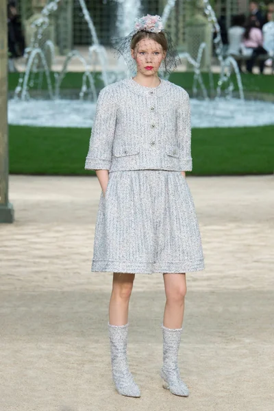 Look 19